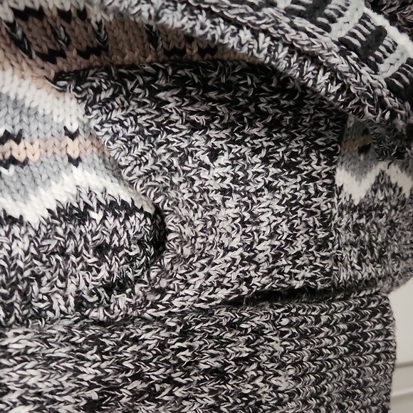 Nwt. Victoria secret hooded chunky cable knit cardigan in a sz. S/P - Picture 3 of 7